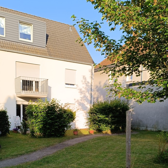 Haus mit Garten (vergrößerte Bildansicht wird geöffnet)